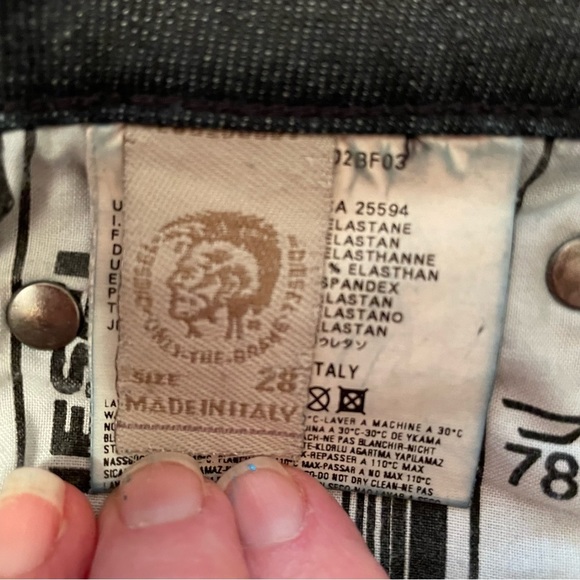 DIESEL Ladies Dark Wash Waist 28 - Picture 9 of 13